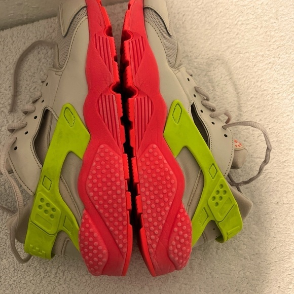 Women Nike Air Huarache Run Desert Sand Volt-Hot Punch Size 11 Running Exercise - Picture 7 of 7